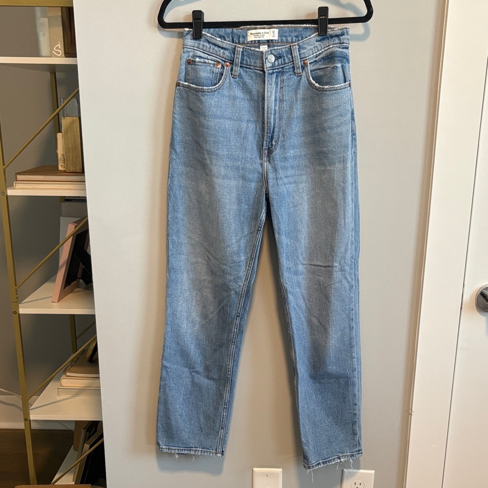 Abercrombie & Fitch Ankle Straight Ultra High Rise Curve Love Light Wash Jeans